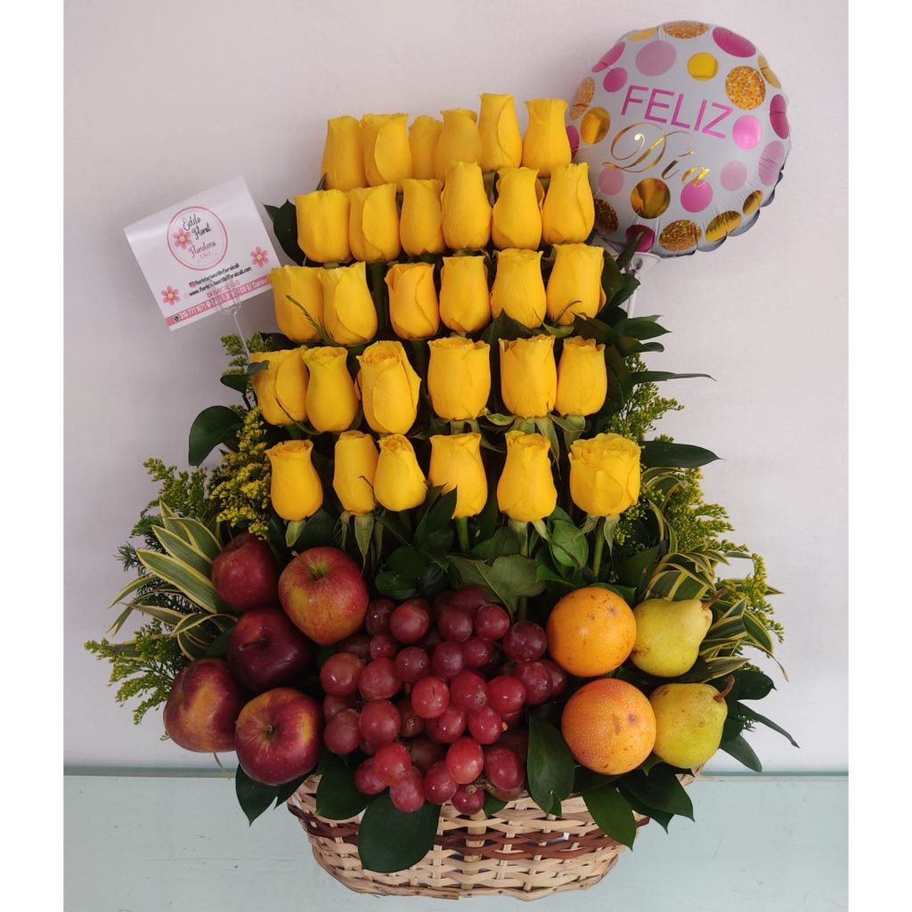 Canasta de frutas y rosas - floristerias en cali