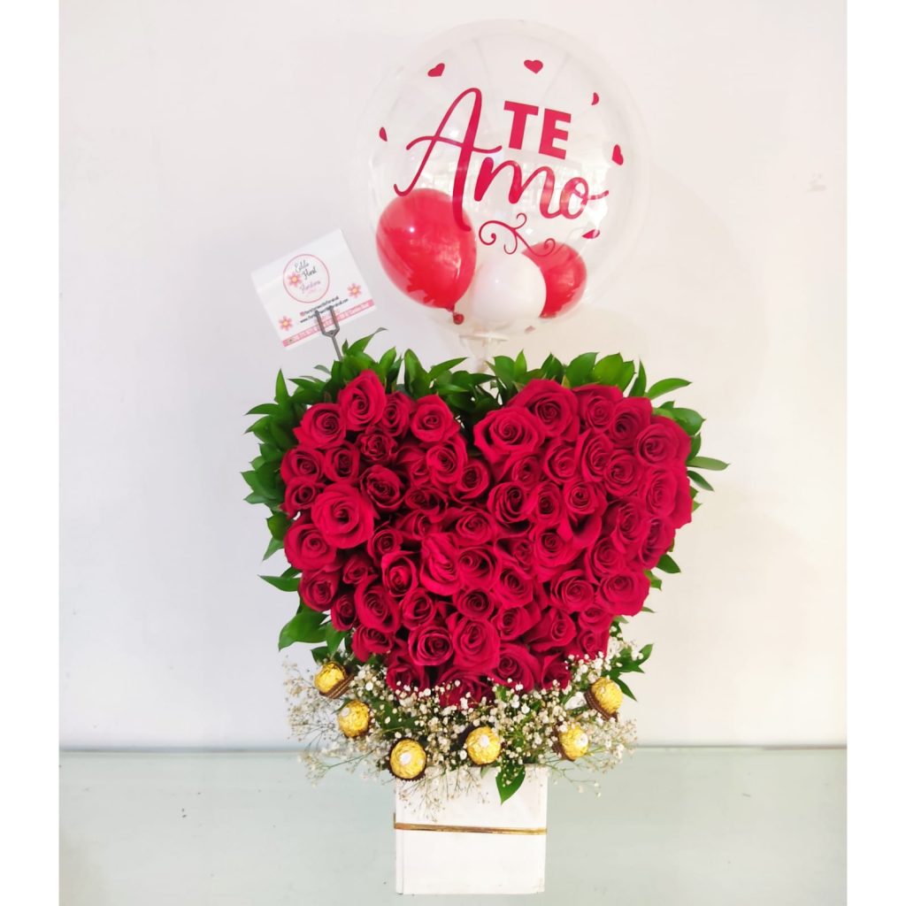 Corazon rojo con ferreros para enamorar - rosas en cali