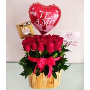 Cubo rosas rojas con ferreros x 4 - floristerias en cali