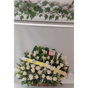 Abanico funebre rosas blancas