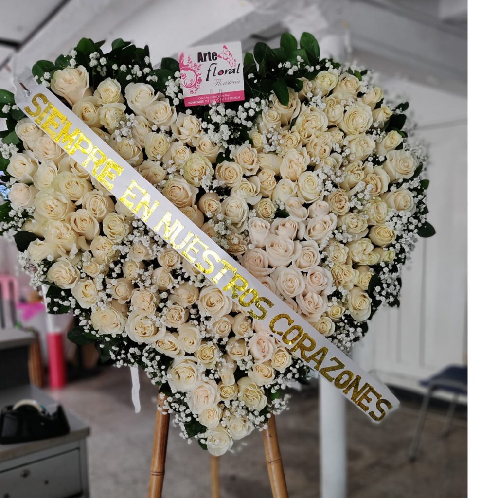 Corazon funebre rosas blancas -