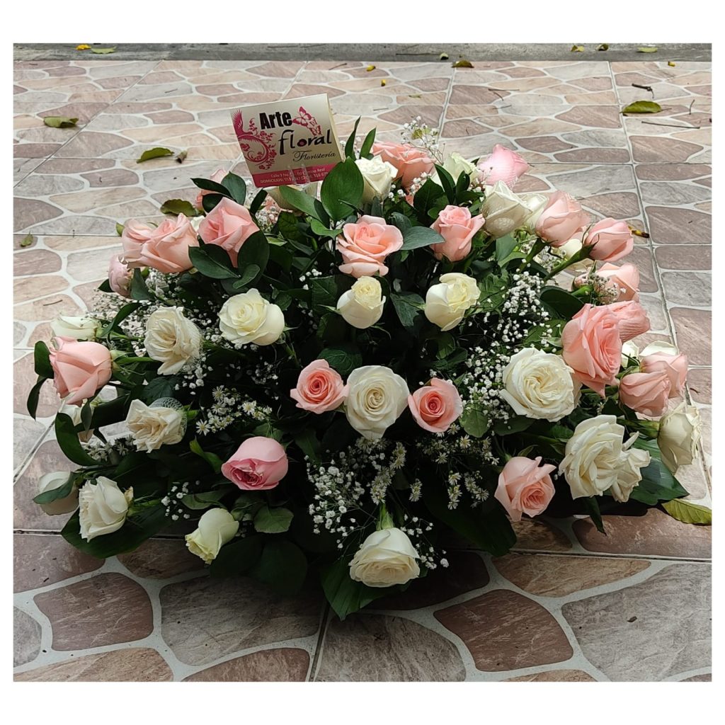 Cubrecaja rosas blancas, rosadas, orquideas- coronas funebres