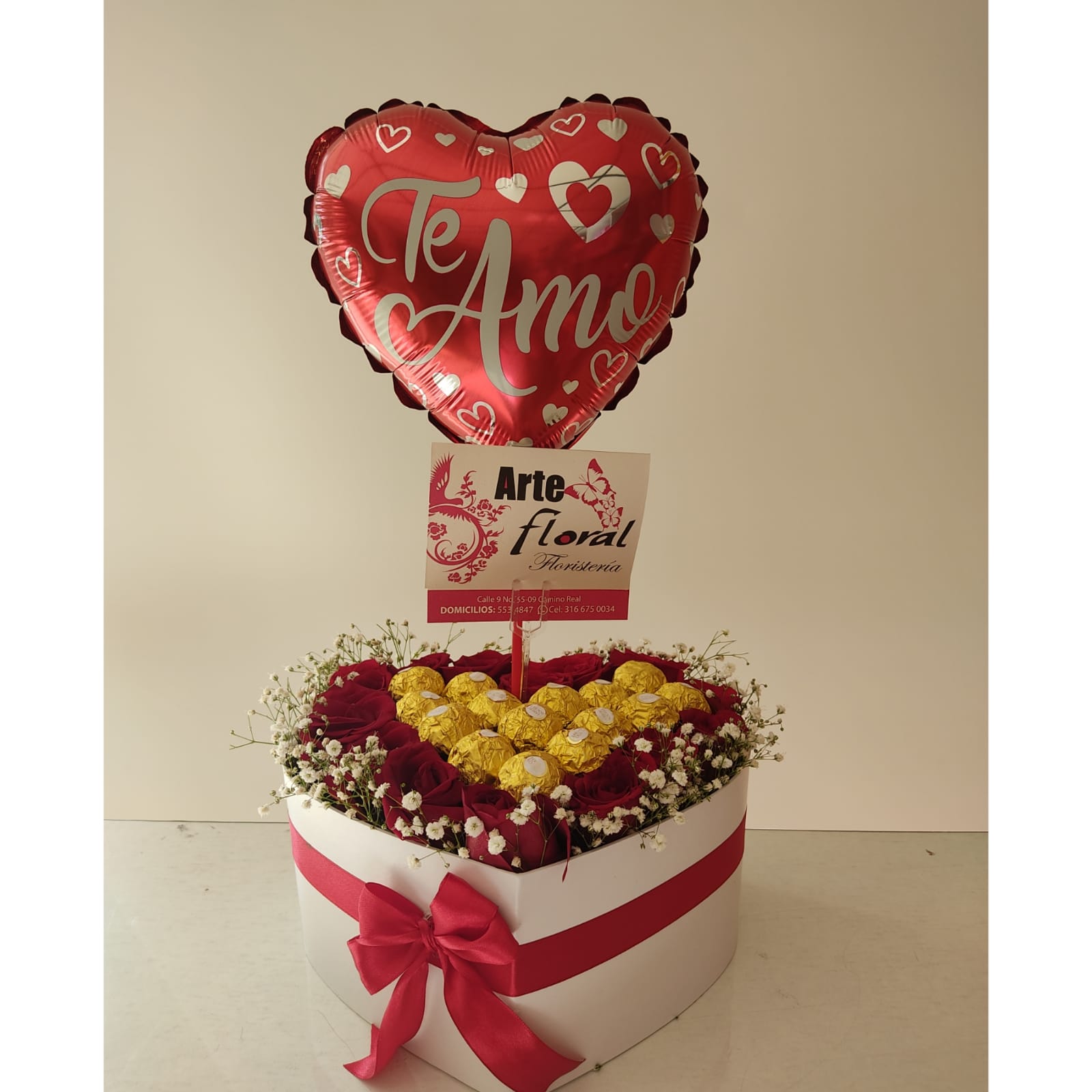 Corazon con rosas, chocolates- floristeria cali