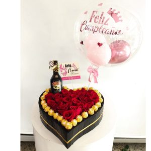 Corazon en rosas rojas, chocolates, licor y globo - floristeria cali