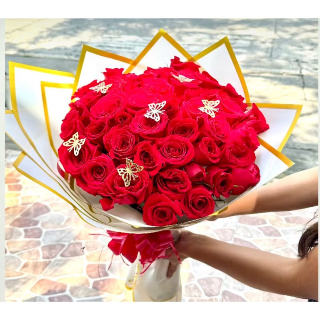 Ramo buchón de 50 rosas