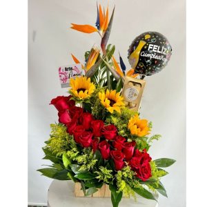 Ramo en rosas rojas, aves del paraíso, girasoles, chocolates floristeria cali