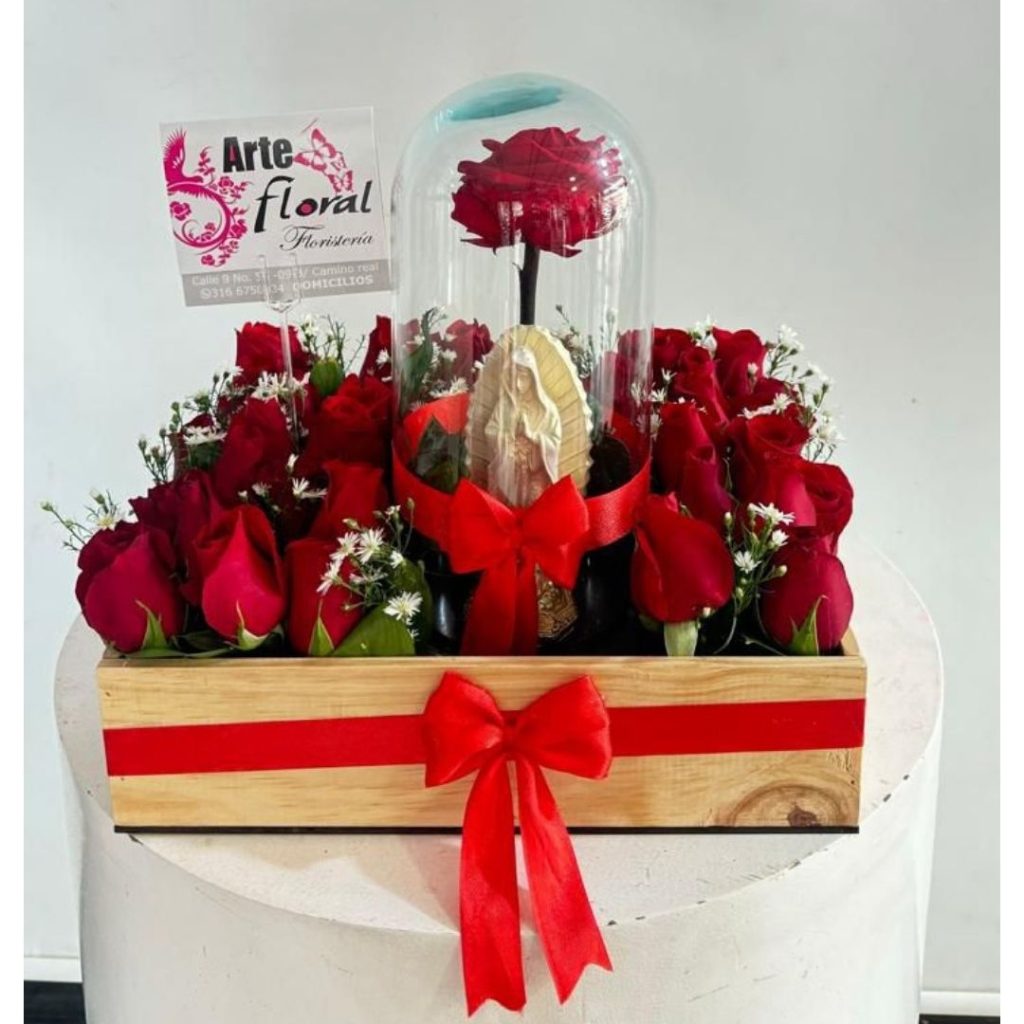 Ramo en rosas rojas naturales y rosa preservada con virgen floristeria cali