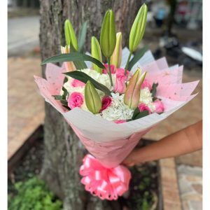 Ramo buchón en lirios - Floristería Cali