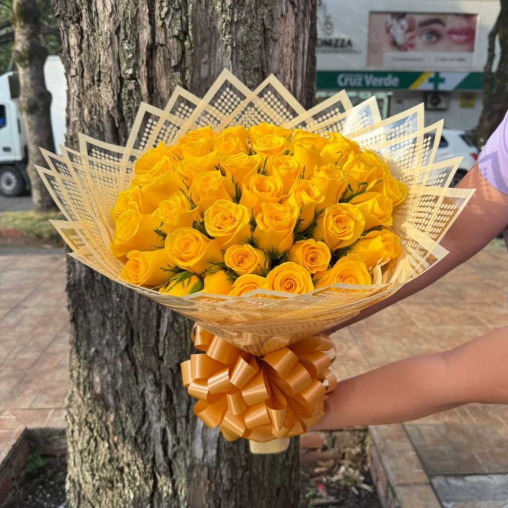 Ramo buchón en rosas amarillas- Floristería Cali