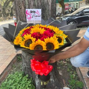 Ramo buchón en rosas amarillas- Floristerías Cali