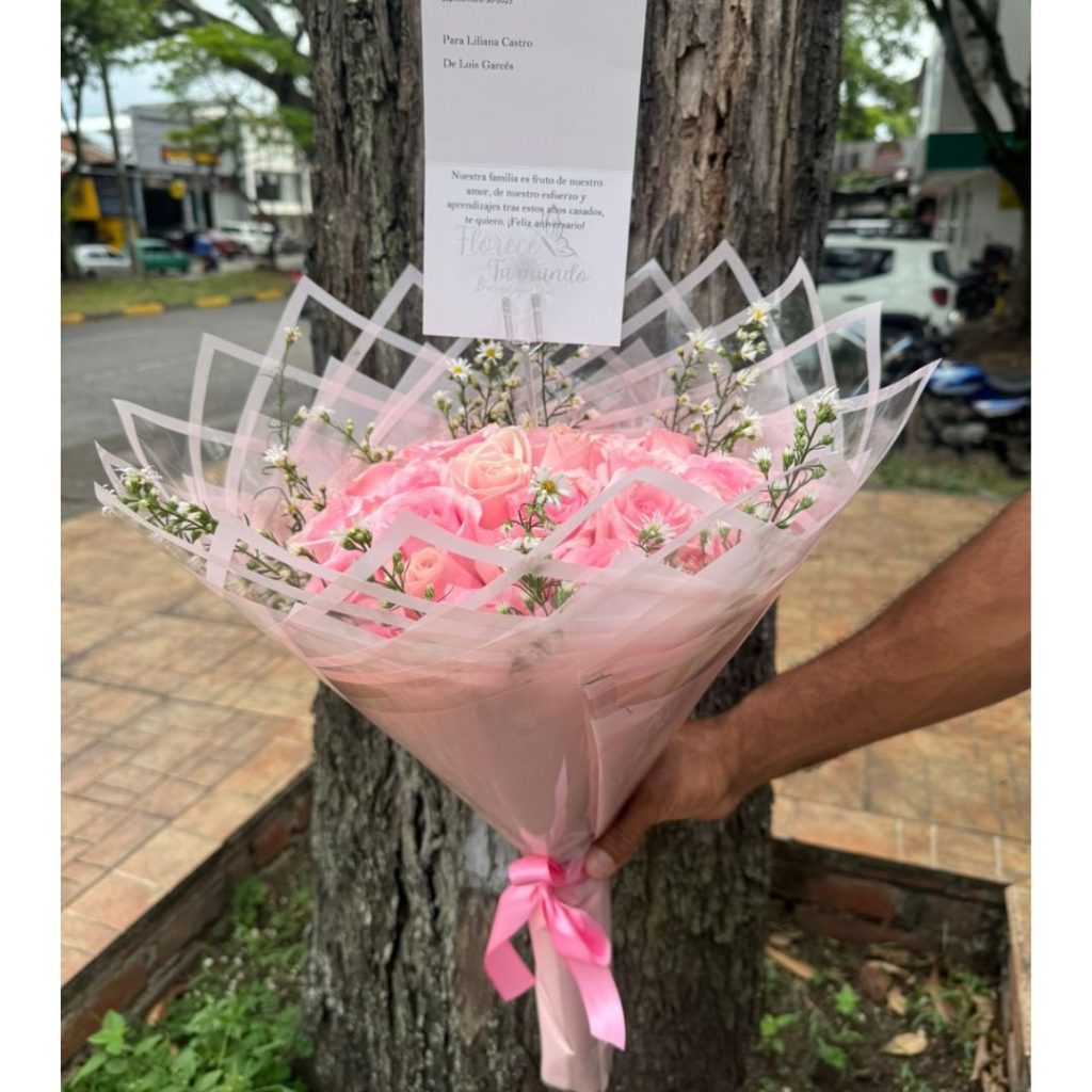 Ramo buchón en rosas rosadas- Floristería Cali